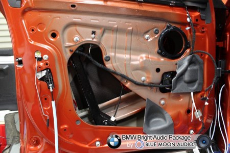 BMW X2(F39)のスピーカー交換とプロセッサー搭載の様子です。