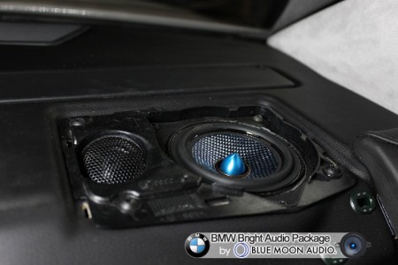 BMW760（E65）のリヤトレイスピーカー交換の様子です