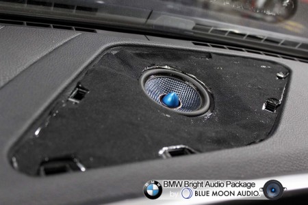 BMW6シリーズ（640i)のセンタースピーカー交換の様子です