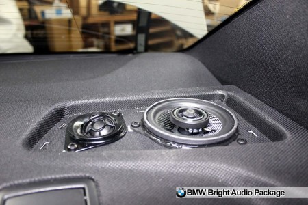 BMW 530i M-Sportのスピーカー交換の様子です。（リヤスピーカー）