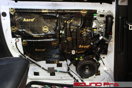 VOXYのフルアルパイン・スピーカー交換の様子です。ALPINE X3-180S-NVE/X170C/SWE-3000/MRV-F300