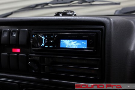 GOLF2のデッキ交換の様子です。デッキはDEH-970です。