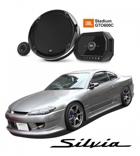 日産シルビア（S15）のスピーカー交換の様子です